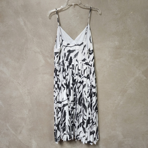 Nine West Sleeveless Black/White Zebra Print Pleated Bottom Dress Size XL - Picture 7 of 9
